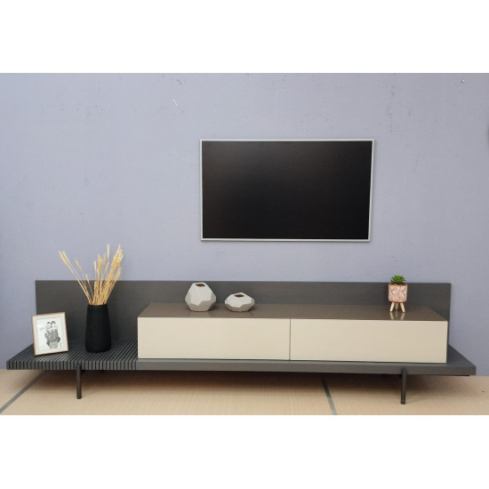 EΠΙΠΛΟ TV B4